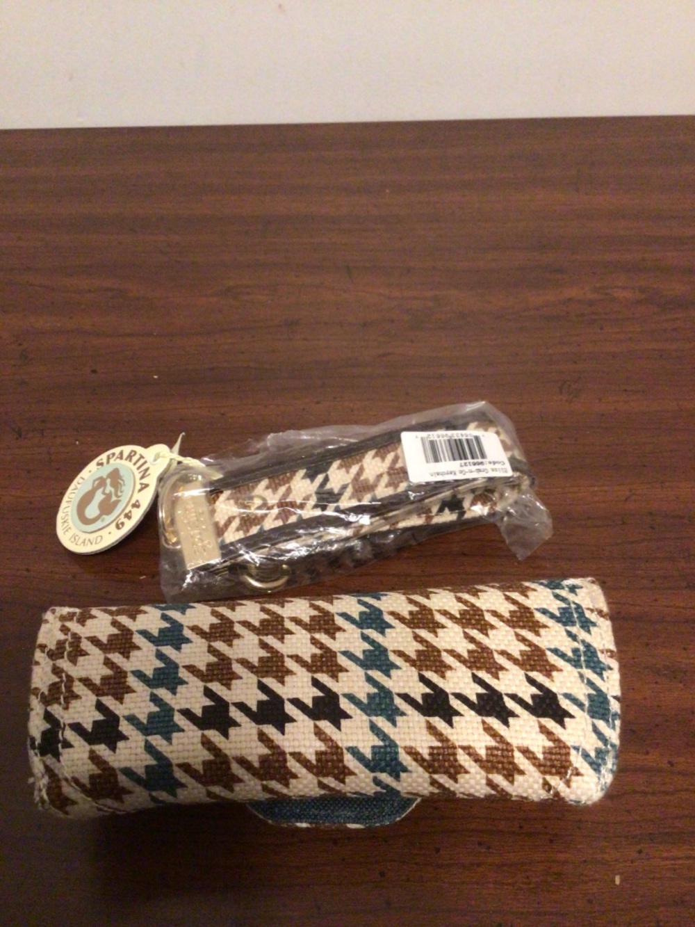 SPARTAN 449 Daufuskie Island hound tooth glass case and wrist key holder NWT - Picture 4 of 7